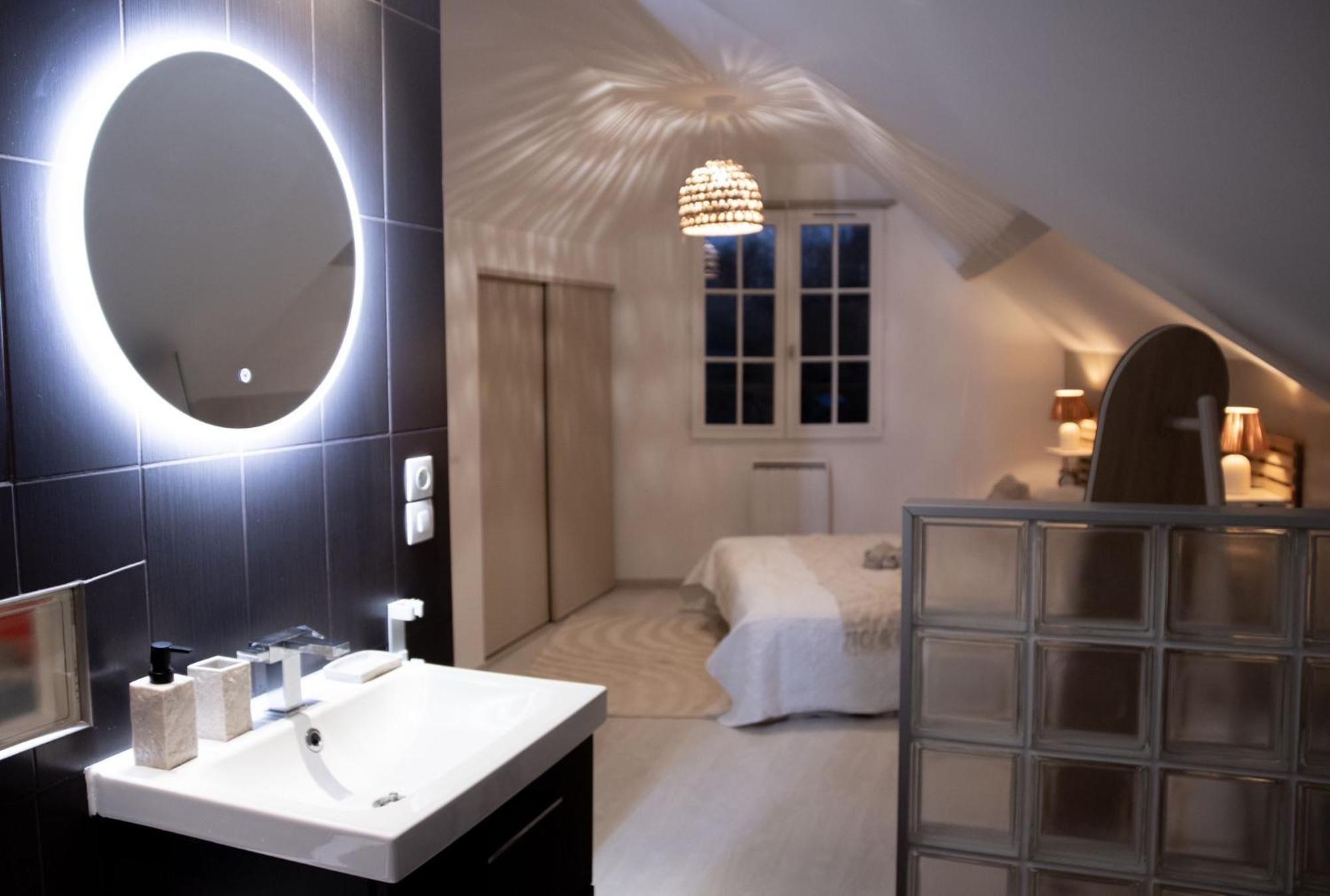 Muraille Du Chateau Avec Jacuzzi Nemours Bagian luar foto